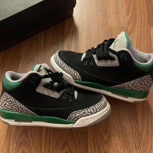 Air Jordan 3 in pine green